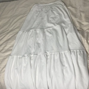 Maxikjol gina - Den är lite lågmidjad och mjuk den är lite stor i storleken har inte haft på mig den.