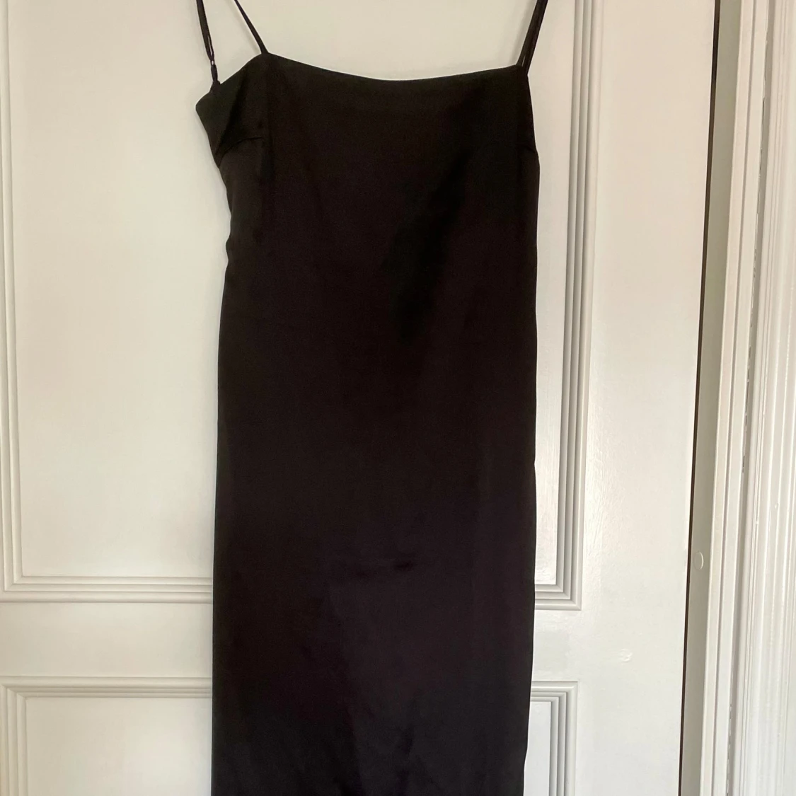 långklänning öppen rygg  - 90