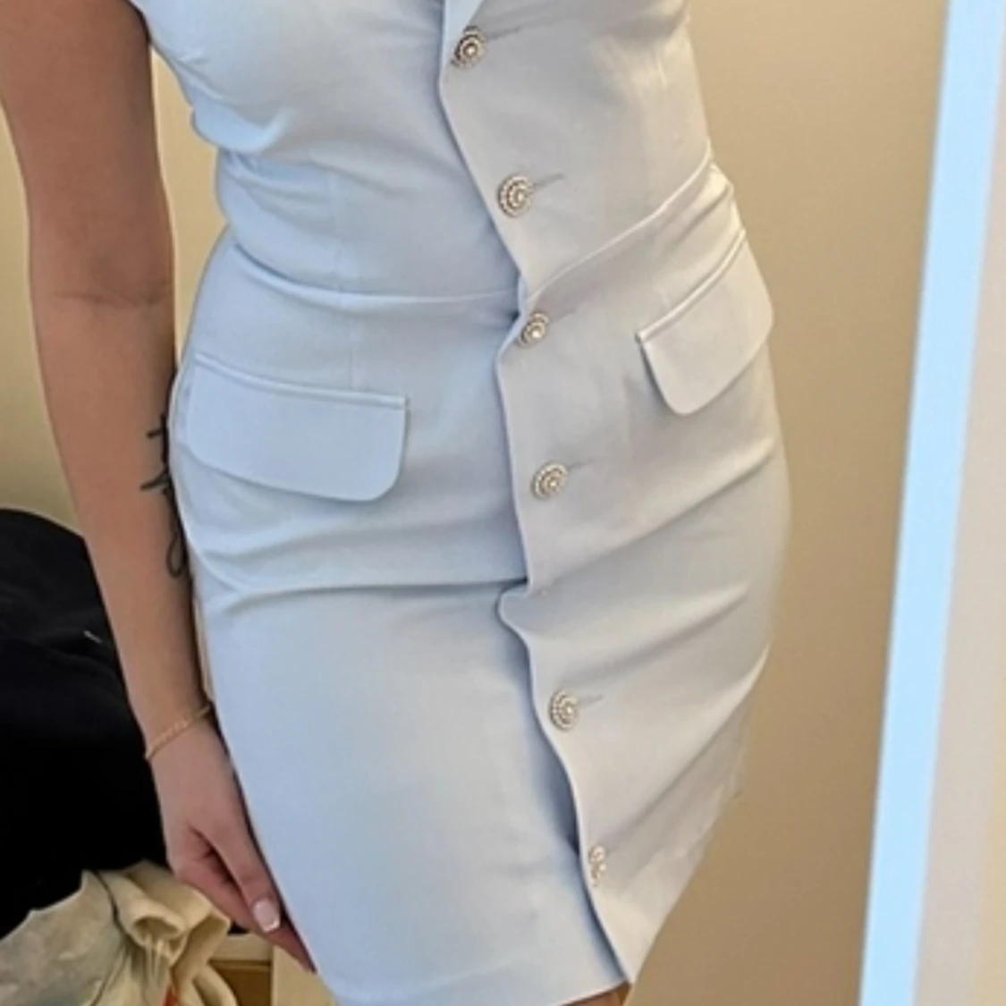 Ljusblå kostymklänning - 91