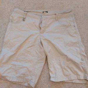 Shorts  - Beiga shorts, fint skick!