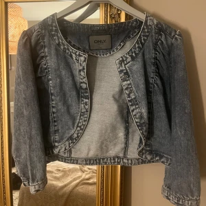 Bolero - Säljer denna superfina jeansboleron i storlek s från only’