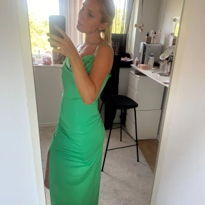 Lång klänning  - Helt ny lång klänning från bubbelroom. 