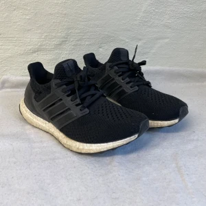 Adidas ultraboost  - Adidas ultraboost i storlek 40.