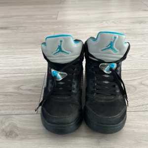 Jordan 5 - Använda ett tag men har tyvärr blivit för små. Köpta på Nikes hemsida (Orginal)