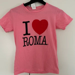 I Heart t shirt - Supersöt aldrig använd! Skulle säga att de är en small!