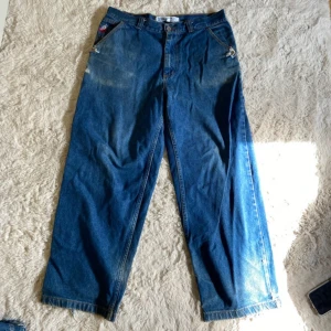 Big boy jeans - Lite trasiga längst ner men annars bra