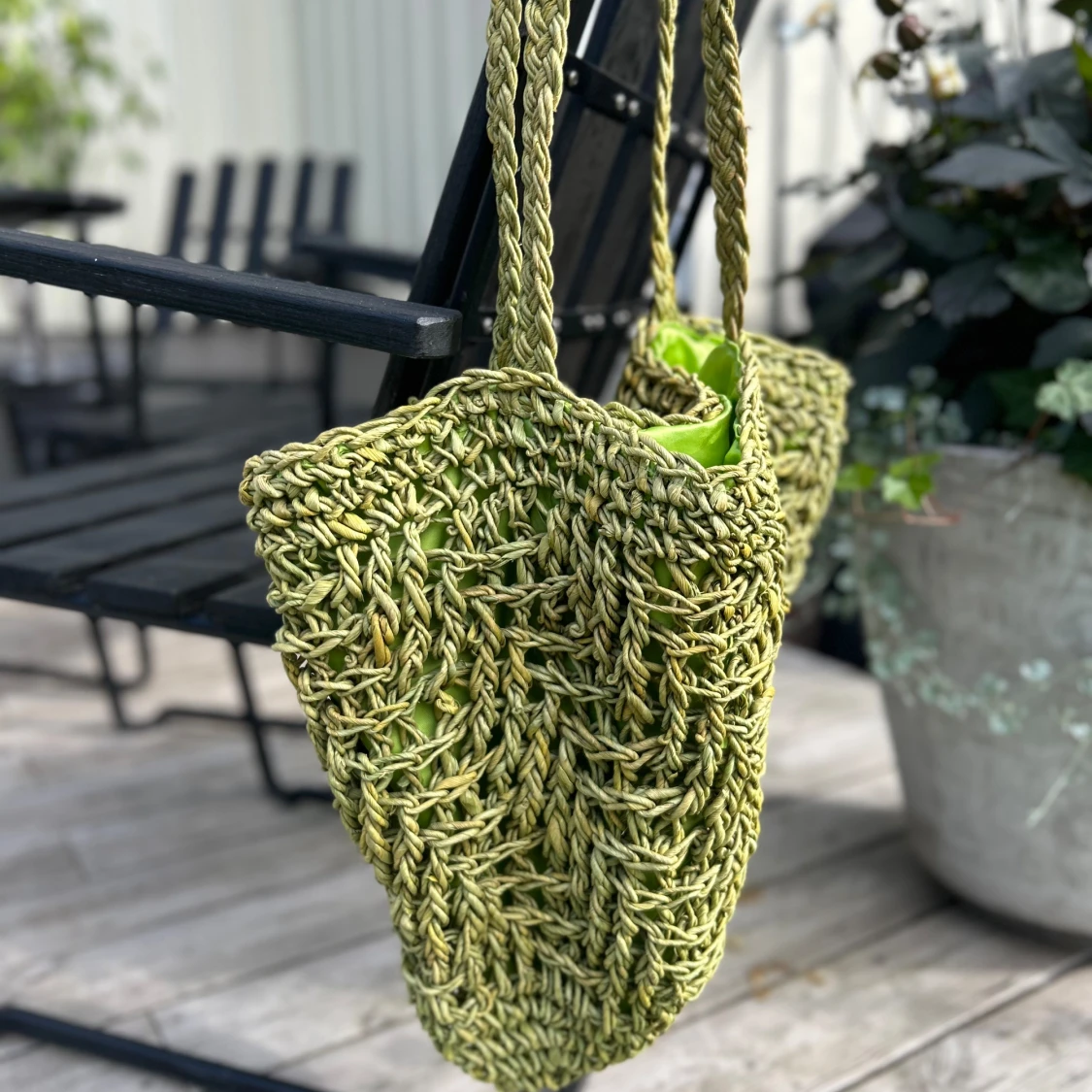 ”Strandväska”. Stor och rymlig med innefoder. Färgen är som den första bilden.  - 90