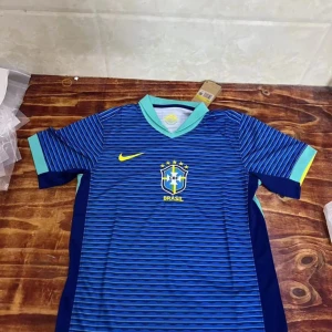 Brazil 24/25 Away Kit - Fotbollströja, toppkvalitet för endast 349kr. Finns i S och M Cheapkitzz