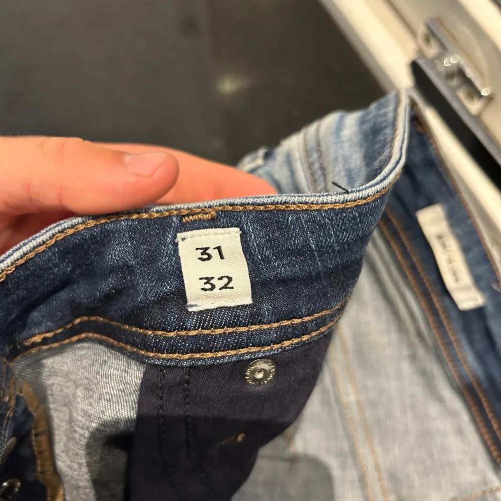 W31 L 32 snygga Jack and Jones jeans i ett gott skick, hör av er vid frågor samt övriga funderingar . Jeans & Byxor.