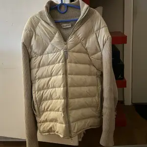 Moncler cardigan Storlek Small Sällsynt modell Vid frågor, DMa