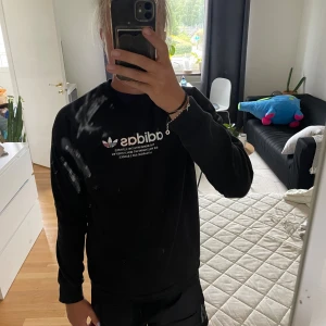 Sweatshirt adidas - Sweatshirt från adidas. Storlek s, fint skick. 