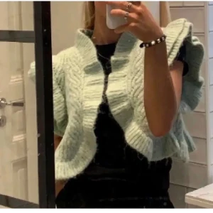 Grön zara väst/kofta - Använd typ 1 gång så i fint skick! 💖