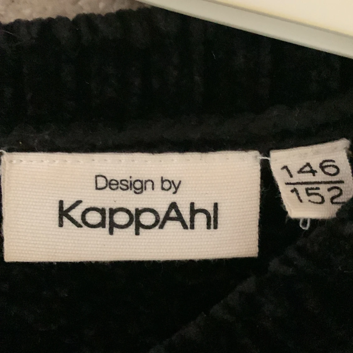 Stickad svart tröja - 92