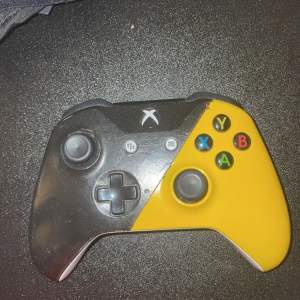 Custom målad xbox kontroll 