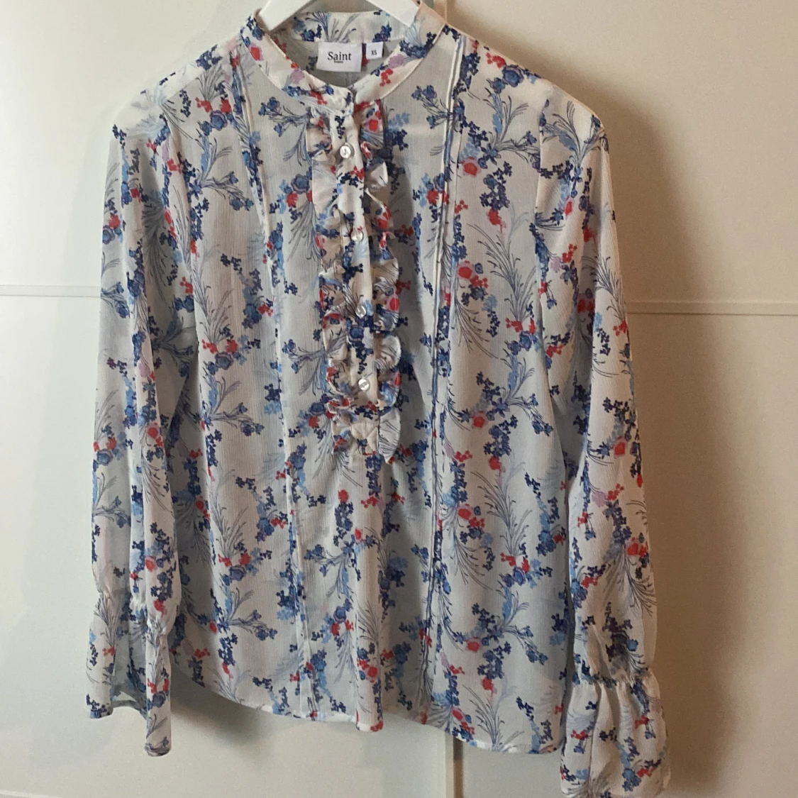 Söt blommig blus - 92