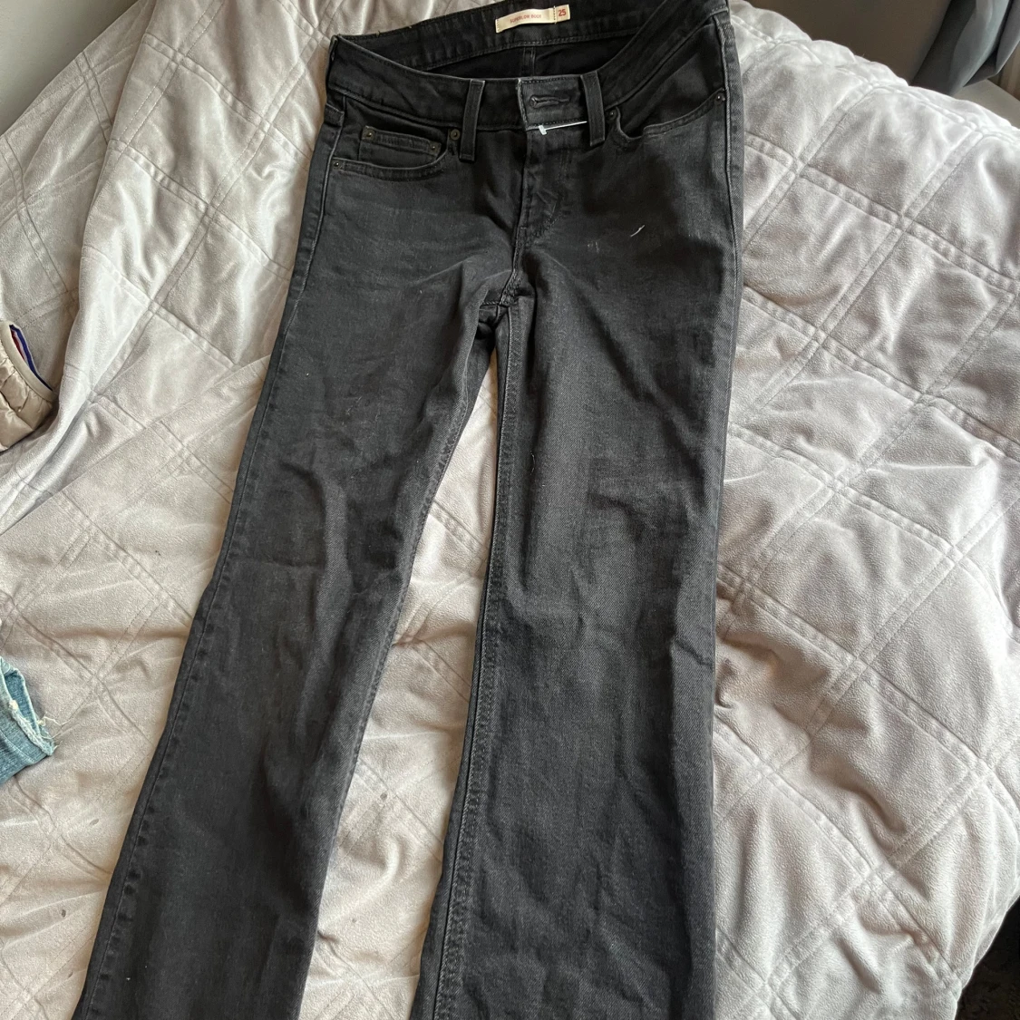 Levis jeans mid Rise🎀