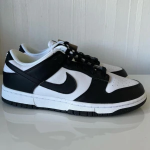 Nike Dunks low - Nike dunks low  (finns i fler färger)  Skriv i dm för mer info och önskemål ✅📦‼️ ‼️In o följ @Swe_no.1plug på Instagram för mer kläder och skor ✅📦‼️