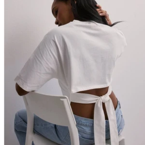 Nelly Topp - Säljer helt ny, endast provad med lapp kvar. Den passade inte mig så säljer vidare💞 Helt slutsåld!