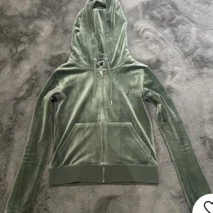 Säljer grön juicy kofta, eftersom att den inte kommer till användning - Grön just kofta