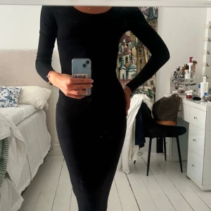 Svart långklänning från palma - Svart långklänning köpt i palma, ger fin passform