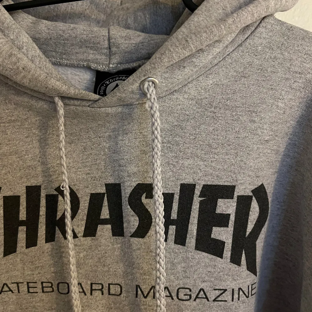 Mycket fint skick, sparsamt använd. Inga hål/noppror. Köpt för 799kr.. Hoodies.