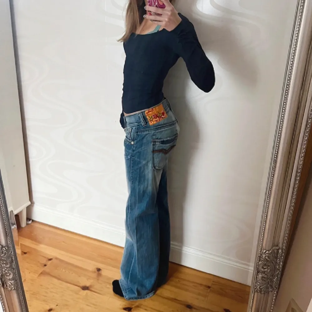 Jätte fina low waist vintage low waist jenas från replay!❤️. Jeans & Byxor.