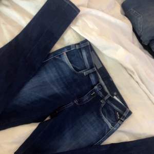 Skinny jeans helt nya och oanvända super fina men använder inte sånna här jeans så då säljer jag dom 💕