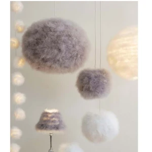 Fluffig lampa  - Vit fluffig lampa, inte använd❤️ Nypris 499 Min pris 299
