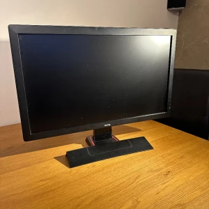 Benq RL2455HM 24” 1080p 60hz Gaming skärm  - Säljer min benq Gaming skärm. Skärmen funkar utan problem, inga repor och kan monteras på en monitor stand.  Skickas inte, hämtas i Alby.