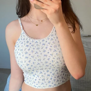 Blommigt linne - Jättegullig somrigt linne i bra skick!