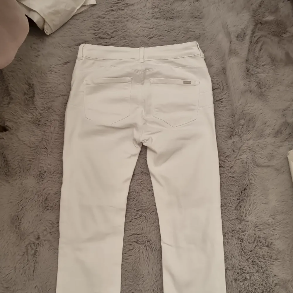 Vita skinny push up jeans byxor som jag inte använder mig av längre, fint skick förutom att 