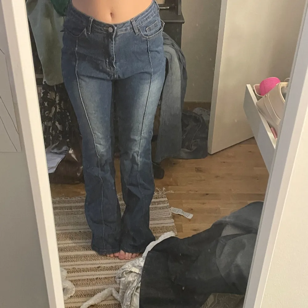 Så jävla snygga men för långa, jag är 169 cm för referenser & mörkblå . Jeans & Byxor.