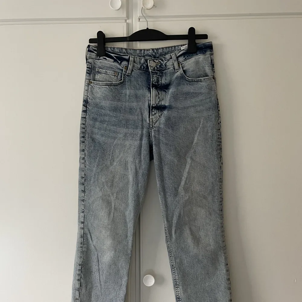 Jeans från H&M i nyskick . Jeans & Byxor.