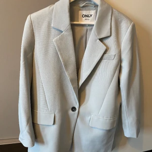Blazer från only  - Super fin kavaj i ljusblå färg. Inte använd alls många gånger. Storlek 34 🤍