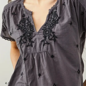 Blus - Köpt för 1200kr på odd molly men använder ej längre denna är ganska liten i storleken 💗