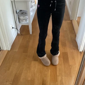 Juicy couture byxor - Säljer likadana fast i vitt. Det är mina egna bilder💞