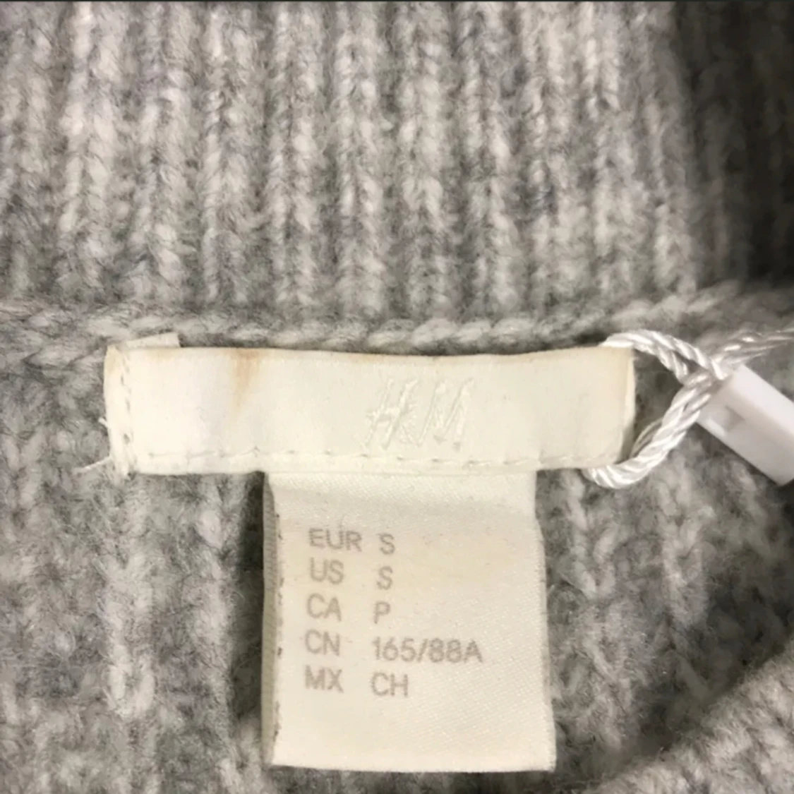 Grå stickad tröja - 91