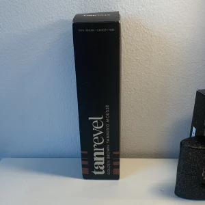 Tanrevel tanning mousse - Golden brown tanning mousse från Tanrevel. Den är helt oanvänd, fick den men använder inte brun utan sol.  Nypris 300kr på Lyko, mitt pris 80kr💞