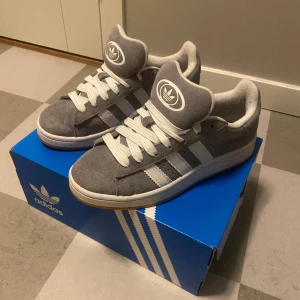 Adidas campus 00s  - Säljer dessa adidas campus 00s i super bra skick! Låda medföljer + nya snören 