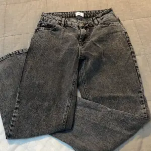 Fina grunt jeans i perfekt skick inga defekter eller liknande