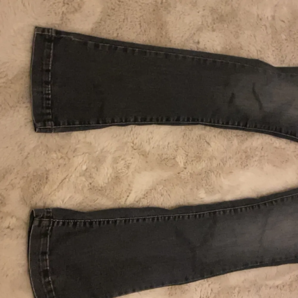 Gråa ltb jeans L 32 w 24 (innerbenslängd 81 cm, midja 61cm. Säljes för att dom inte passade mig. Kan mötas upp i linköping . Jeans & Byxor.