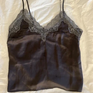 Topp - Jättefin spetstopp som inte kommer till användning längre men inga defekter💓💓pris kan alltid diskuteras