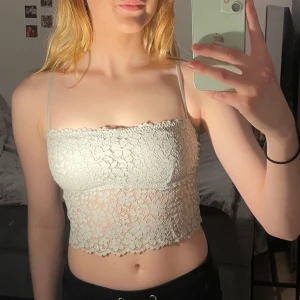 Ljusgrön topp - Ljusgrön sommartopp🌸från HM. Stl 38 men sitter bra på mig som brukar ha xs/s Endast använd någon enstaka gång så den är i nyskick!