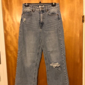 Raka jeans  - Nyskick  Midjan är 37cm (x2)
