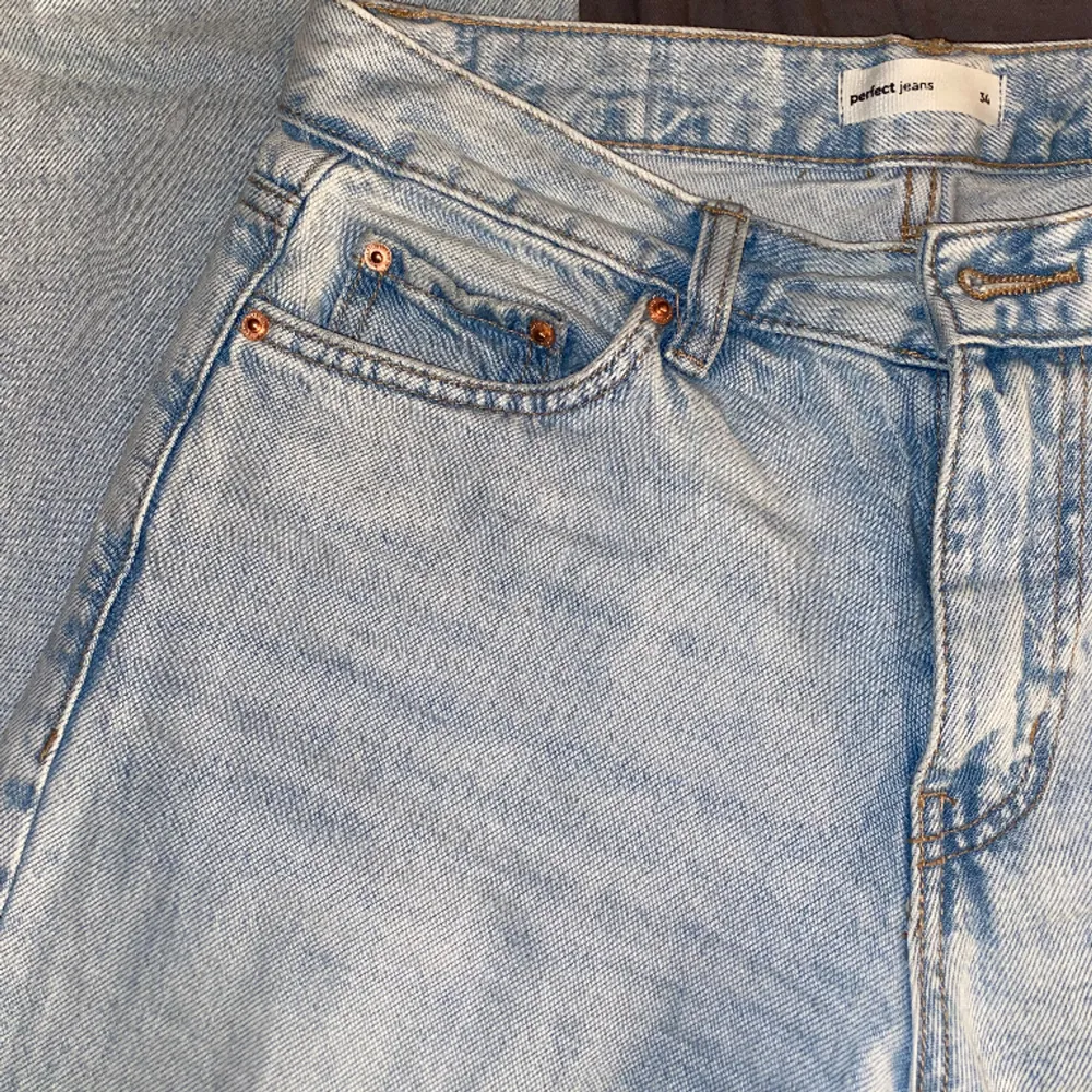 Baggy mid-waist jeans från Gina! Storlek 34, men känns som 36 :). Jeans & Byxor.