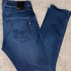 Replay jeans använda 1 gång, snygga i ett strechigt material. Hör av er vid frågor eller intresse
