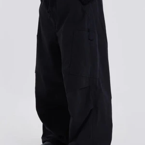 Black Jaded London Parachute Pants - Svarta Jaded London Parachute byxor i Storlek M Unisex