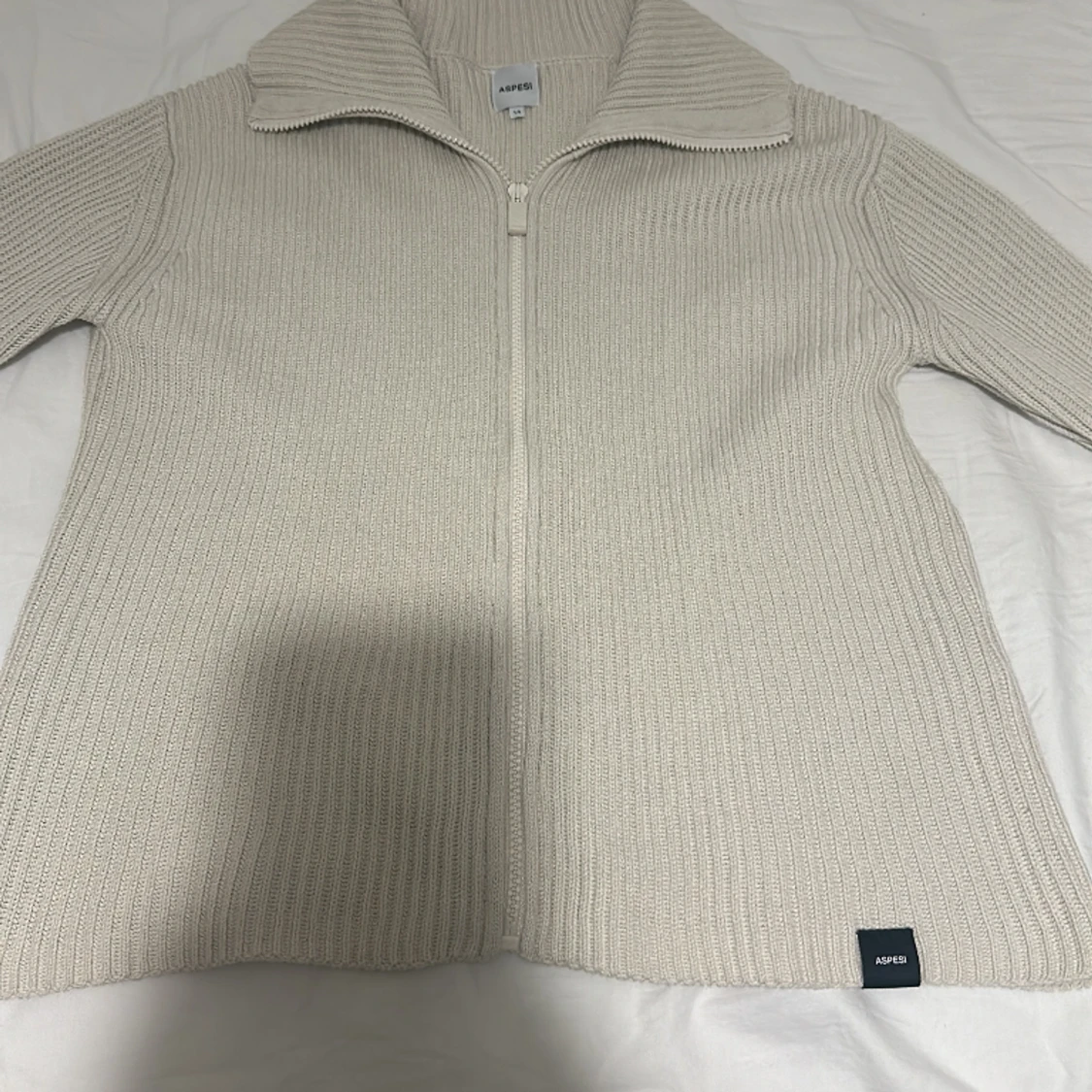 Ribbstickad aspesi tröja