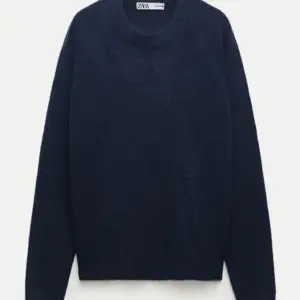 Stickad tröja från Zara, använd kanske 2 gånger och ser ut som ny. Liten i storlek så den sitter som en XS/S, köpt för 399. Alpaca Ull