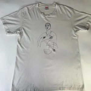 Supreme Prodigy tee  - Säljer min Supreme Prodigy tee för att den knappt kommer till användning, vid frågor och funderingar bara att skriva. 8/10 lite uttvättad. Pris kan diskuteras!